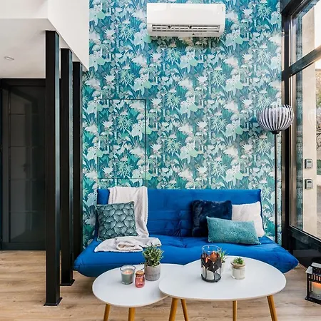 Apartment Jungle Chic *